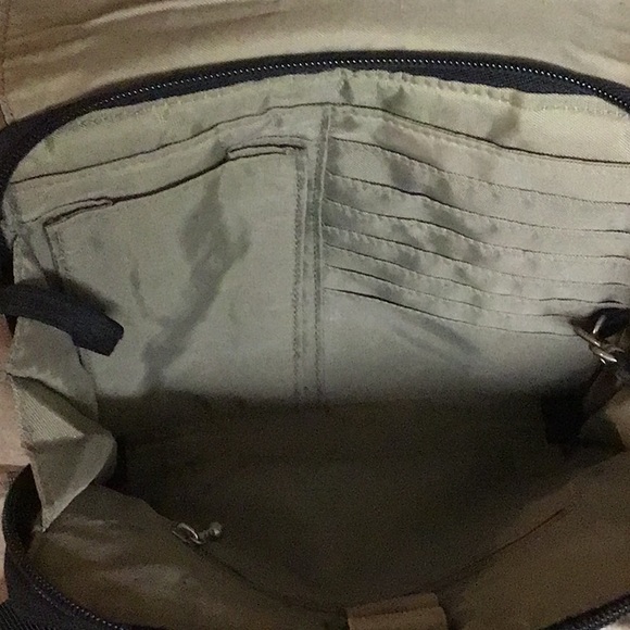 Baggallini Crossbody Purse - Picture 4 of 16